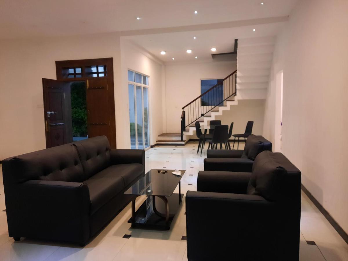 Vidushi Home Minuwangoda ภายนอก รูปภาพ