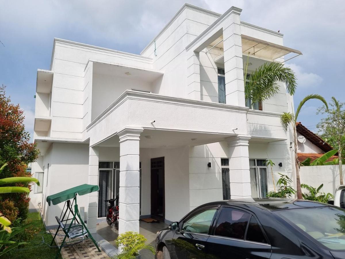Vidushi Home Minuwangoda ภายนอก รูปภาพ