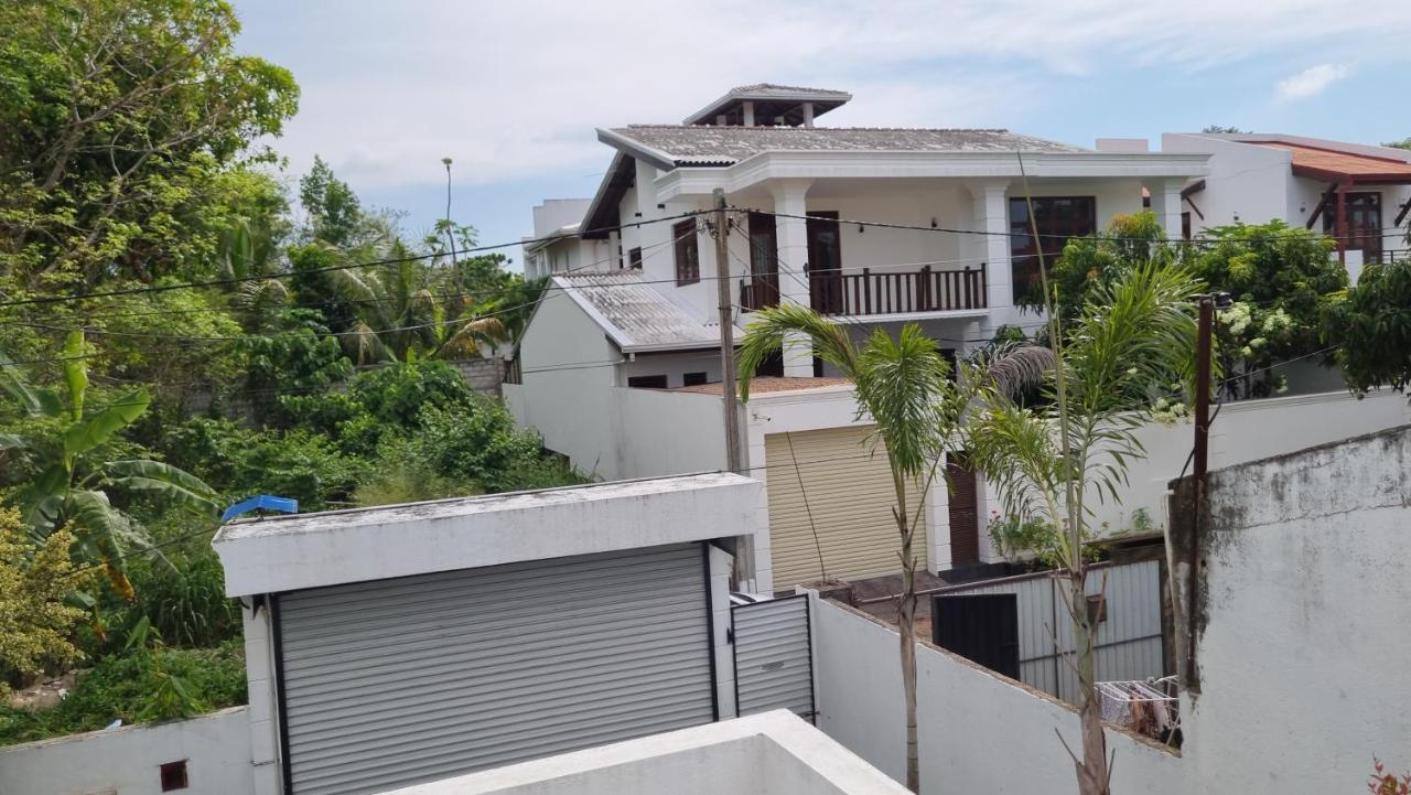 Vidushi Home Minuwangoda ภายนอก รูปภาพ