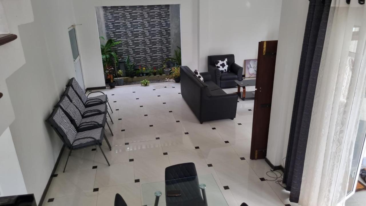 Vidushi Home Minuwangoda ภายนอก รูปภาพ