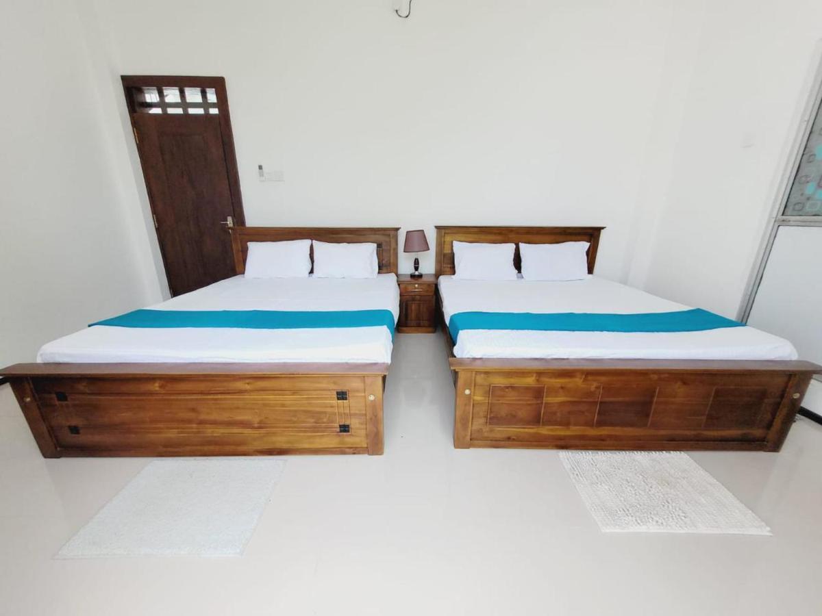 Vidushi Home Minuwangoda ภายนอก รูปภาพ