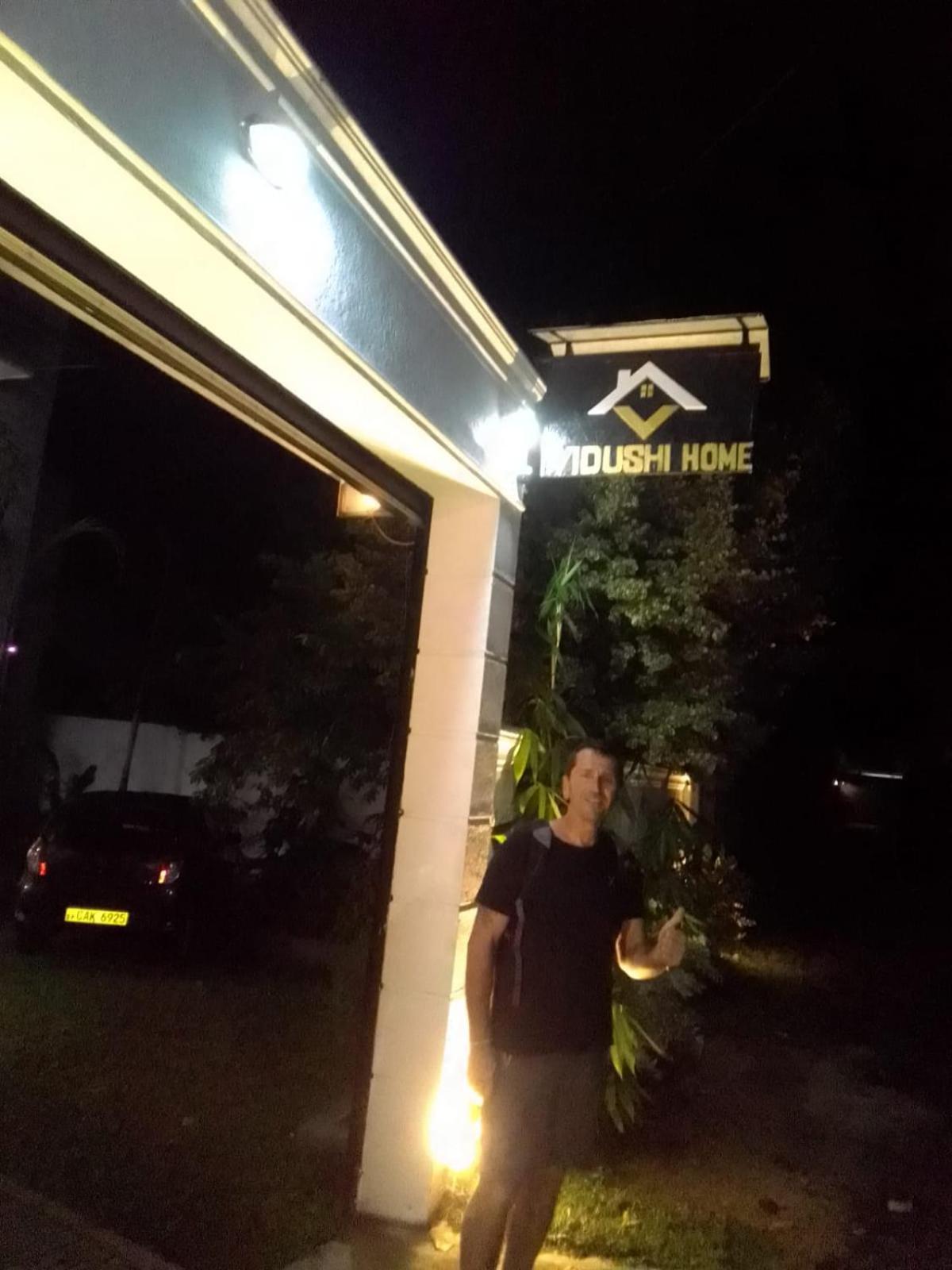 Vidushi Home Minuwangoda ภายนอก รูปภาพ
