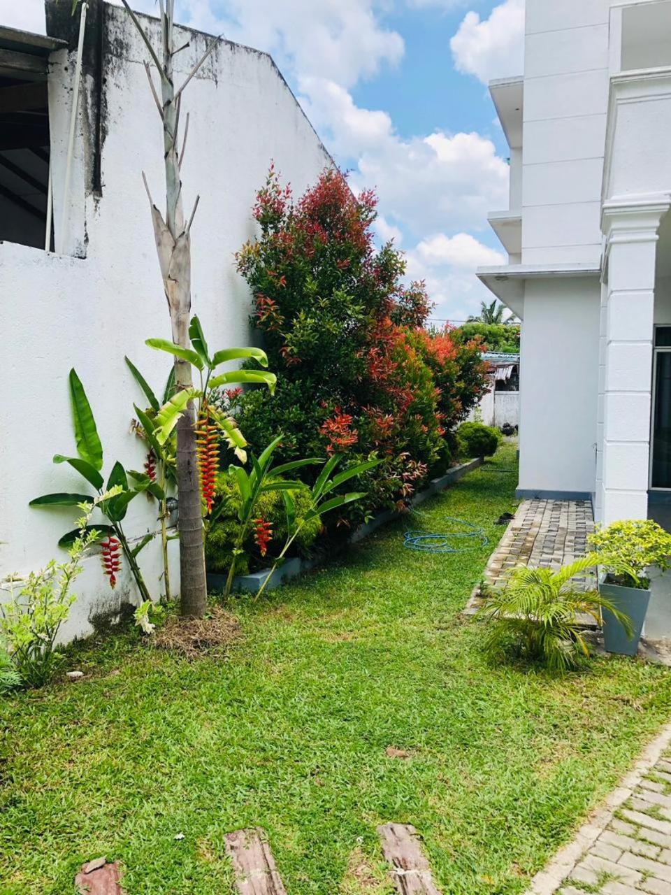 Vidushi Home Minuwangoda ภายนอก รูปภาพ